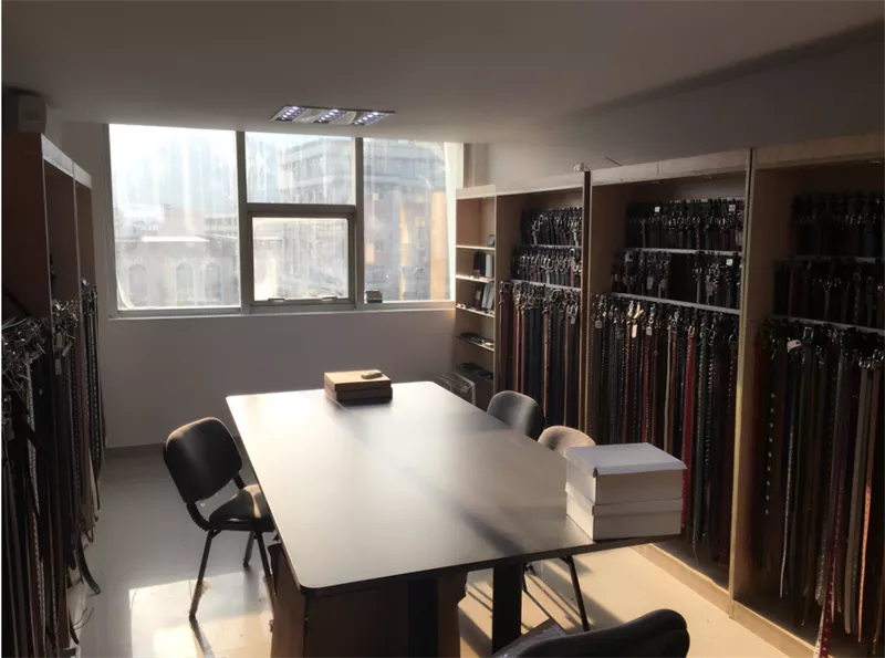 MEETING ROOM